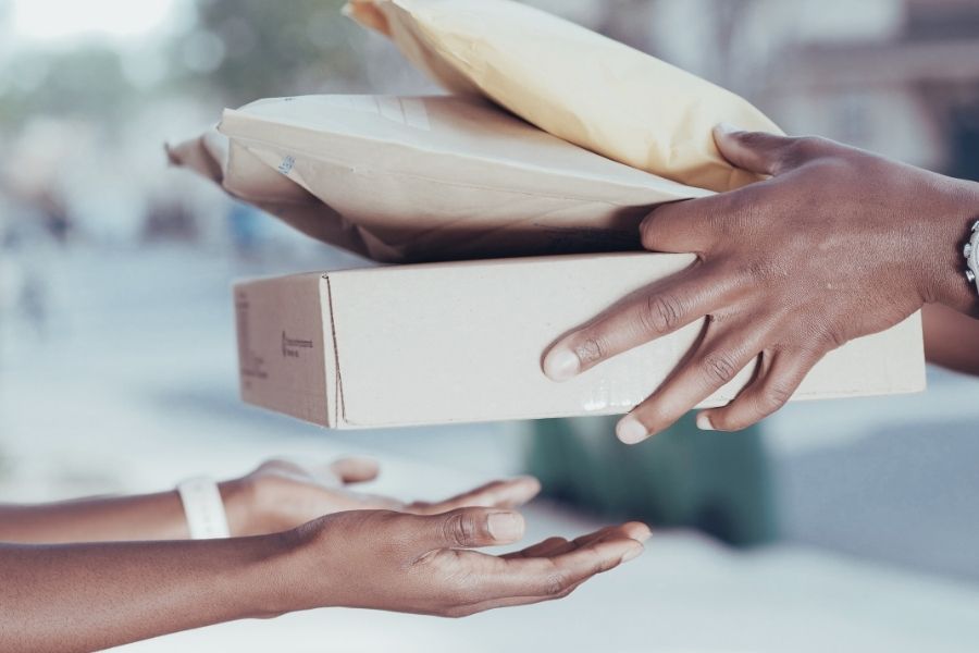 Fin de l’exemption douanière sur les petits colis aux Etats-Unis. Ce que cela change pour les vendeurs Etsy.