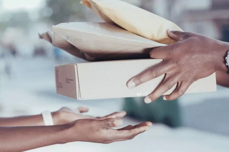 Fin de l’exemption douanière sur les petits colis aux Etats-Unis. Ce que cela change pour les vendeurs Etsy.